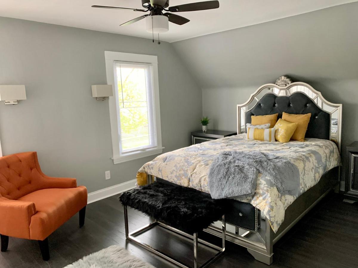 The Oakwood Cottage- With Private Yard & Parking, Minutes From Falls & Casino By Niagara Hospitality Niagara Falls Extérieur photo