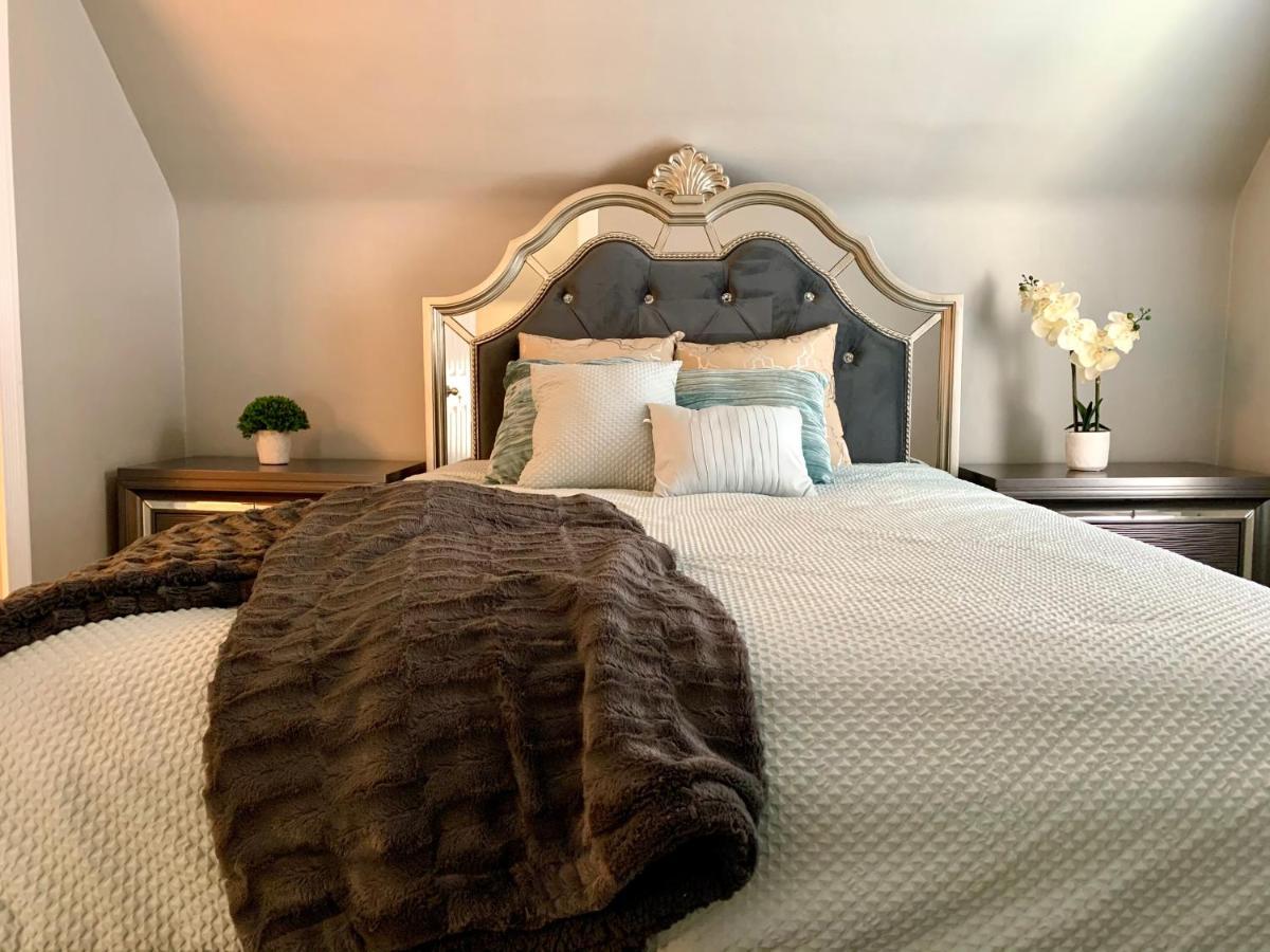 The Oakwood Cottage- With Private Yard & Parking, Minutes From Falls & Casino By Niagara Hospitality Niagara Falls Extérieur photo