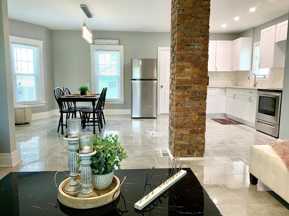 The Oakwood Cottage- With Private Yard & Parking, Minutes From Falls & Casino By Niagara Hospitality Niagara Falls Extérieur photo