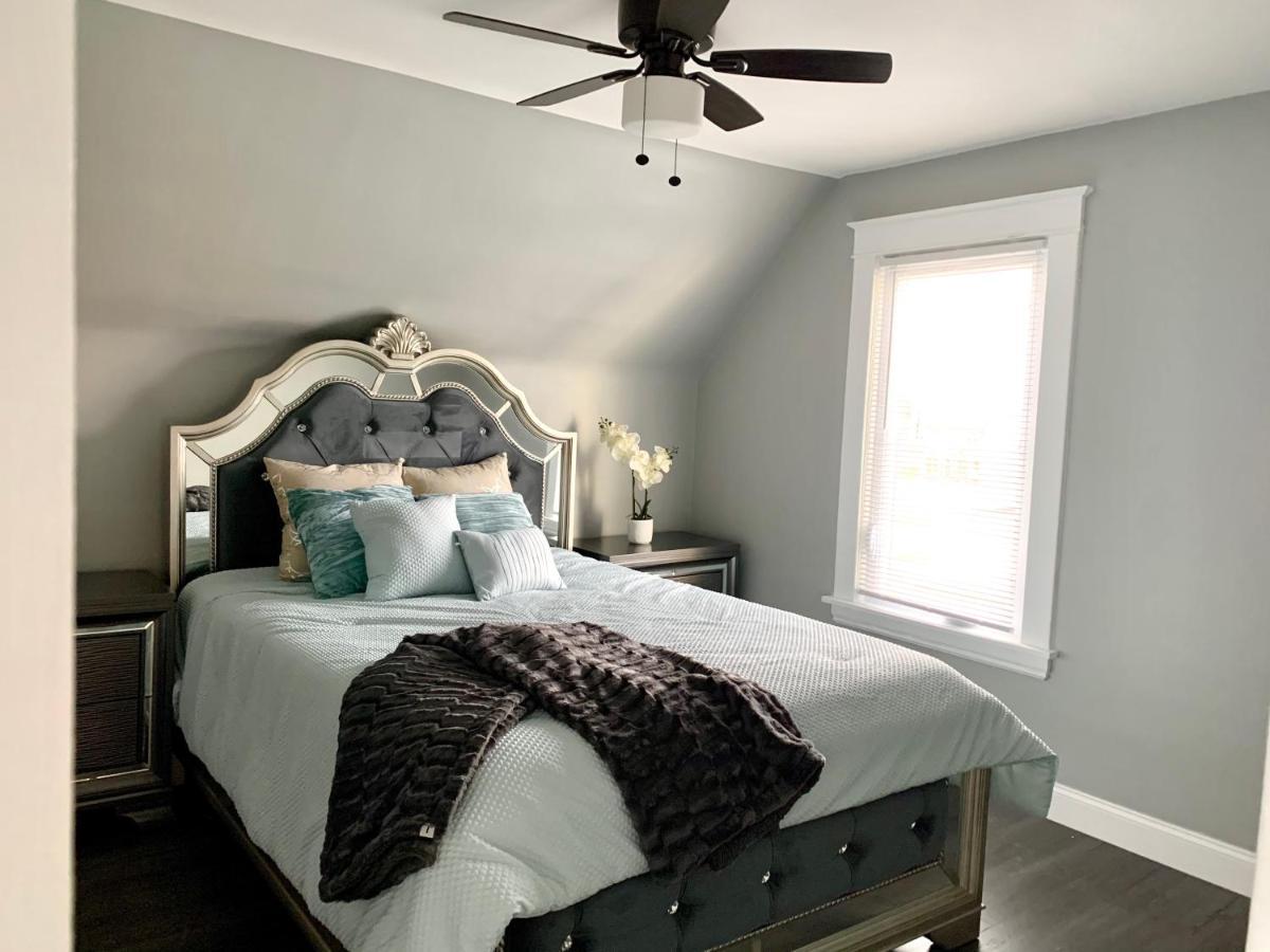 The Oakwood Cottage- With Private Yard & Parking, Minutes From Falls & Casino By Niagara Hospitality Niagara Falls Extérieur photo
