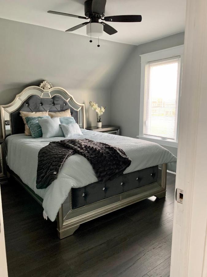 The Oakwood Cottage- With Private Yard & Parking, Minutes From Falls & Casino By Niagara Hospitality Niagara Falls Extérieur photo