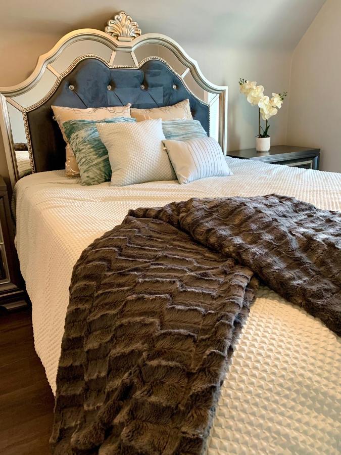 The Oakwood Cottage- With Private Yard & Parking, Minutes From Falls & Casino By Niagara Hospitality Niagara Falls Extérieur photo